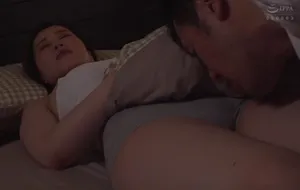 3 ngày ông xã đi công chuyện, vợ yêu ở nhà nữa đêm bị bố ông xã mò vào phòng